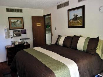 Lazy T Ranch Guest House Manhattan Exterior foto